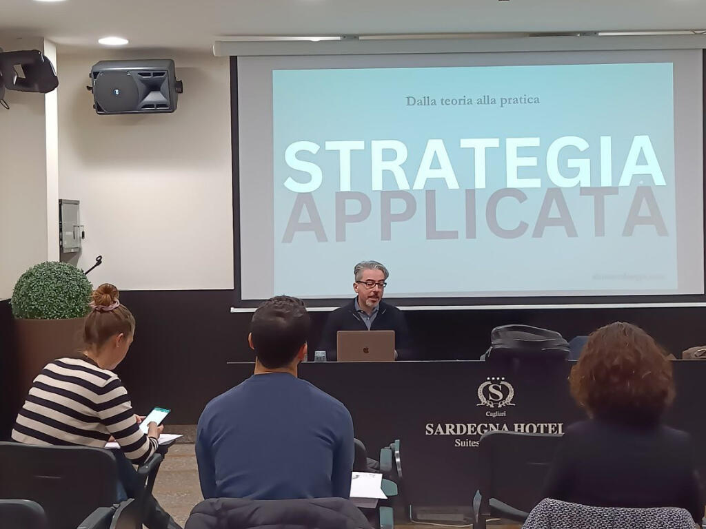 Simone Dongu presenting a conference on Applied Strategy to the hospitality industry in Italy, 2024